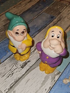 Vintage Walt Disney Snow White and The Seven Dwarfs SNEEZY & BASHFUL Ceramic